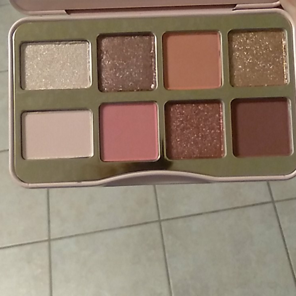 TOO FACED LET'S PLAY EYESHADOW PALETTE - Picture 4 of 5